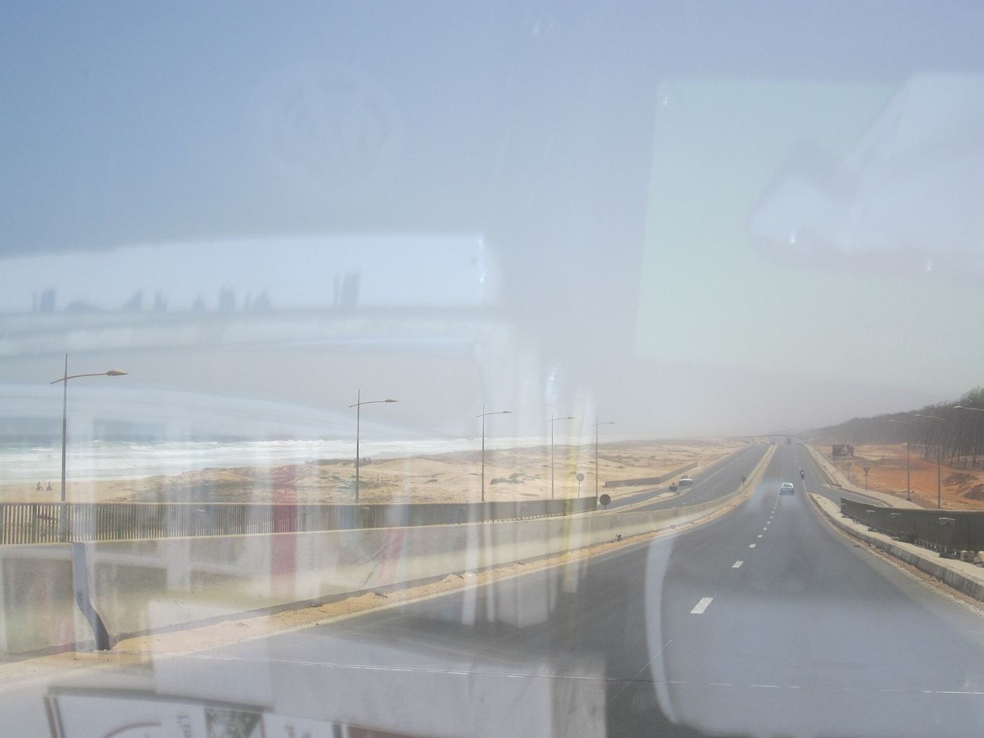 Illustration — À Dakar, le nouveau rond-point de la VDN paralysé depuis trois jours parce que chacun cède le passage à l'autre (Société)