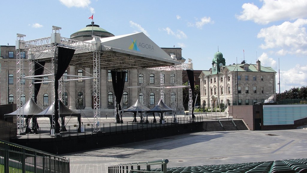 Illustration — La SuperFrancoFête s'ouvre à Québec avec une soirée gratuite consacrée à des refrains que personne ne connaît encore (Culture)