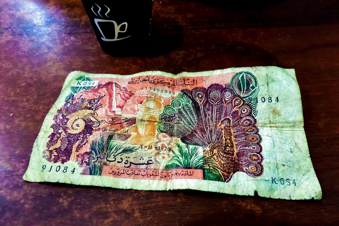 Illustration — Le nouveau dinar « plus optimiste » (Économie)
